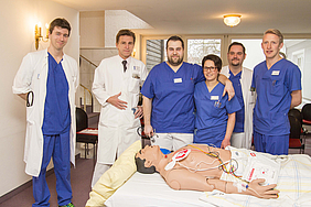 © Privatklinik Dr. Robert Schindlbeck Chefarzt Dr. Achim Rotter im Training mit seinem Ärzteteam