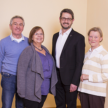 von links: Konrad Wünsch, Cornelia Kraus, Pfarrer Simon Rapp, Katharina Gruber