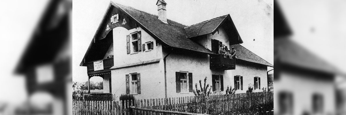 1910, das Haus von Georg Siglstetter musste der späteren Villa weichen